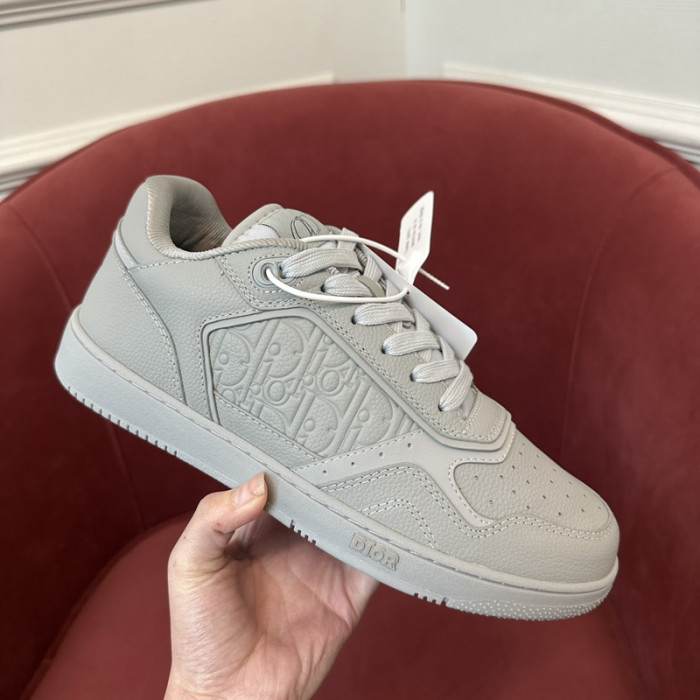D10r b27 low top sneaker