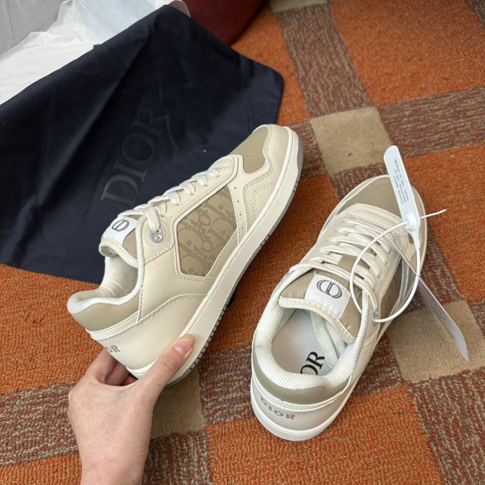 D10r b27 low top sneaker
