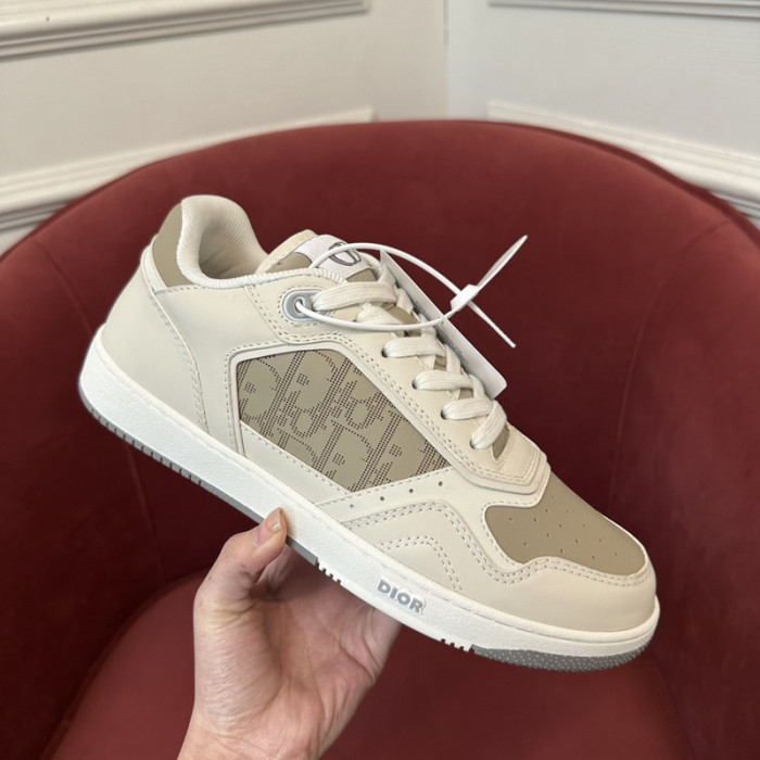 D10r b27 low top sneaker