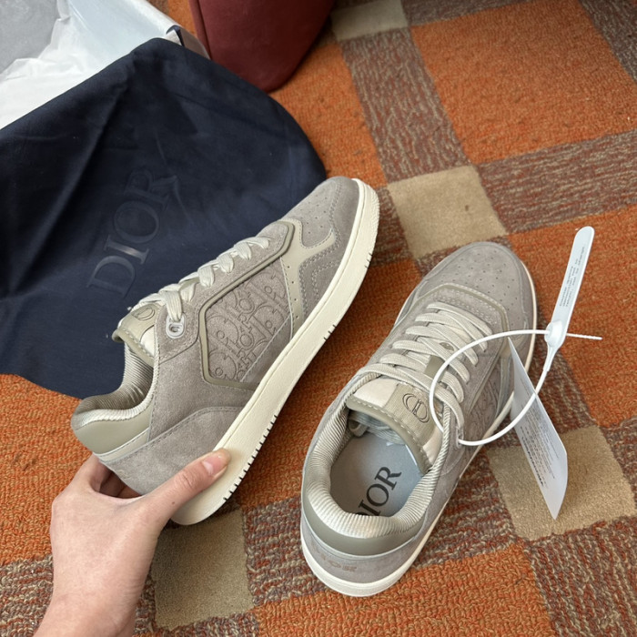 D10r b27 low top sneaker