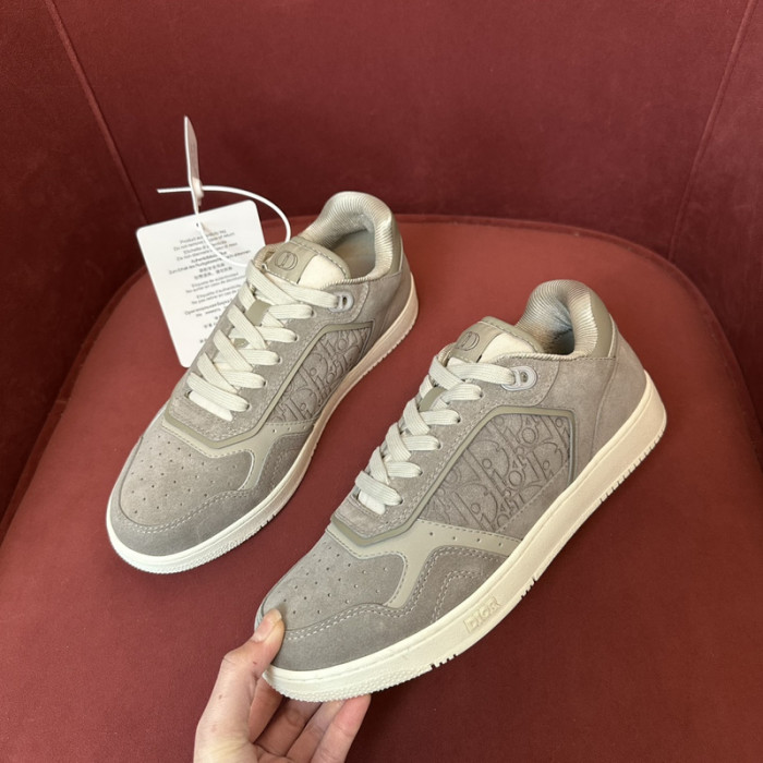 D10r b27 low top sneaker