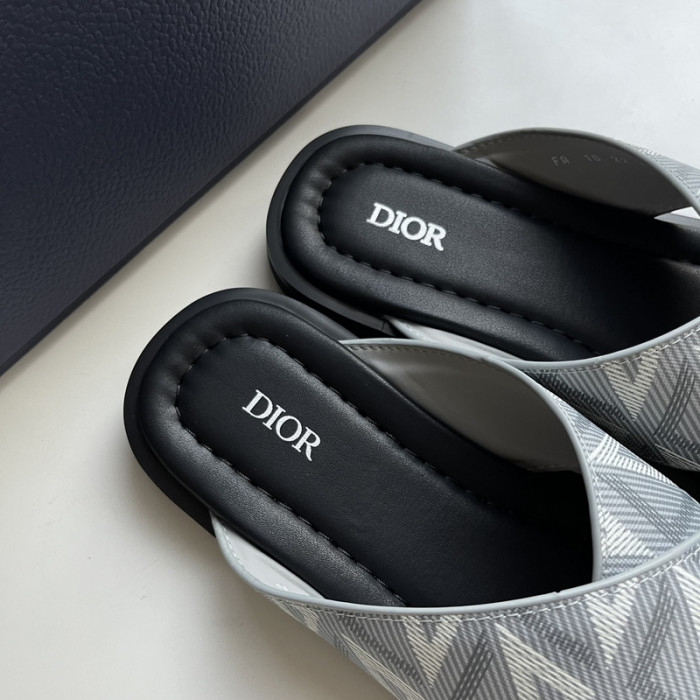 D10r sandal