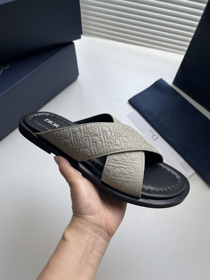 D10r sandal