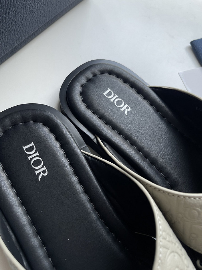 D10r sandal