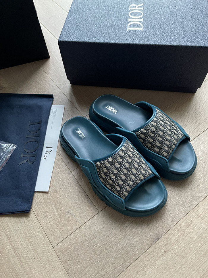 D10r sandal