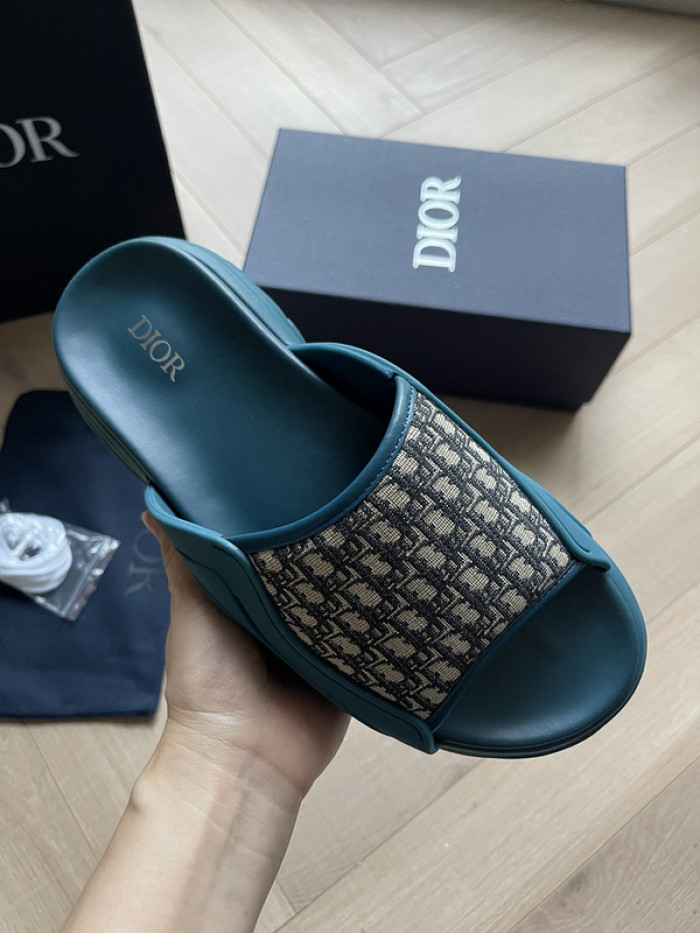 D10r sandal