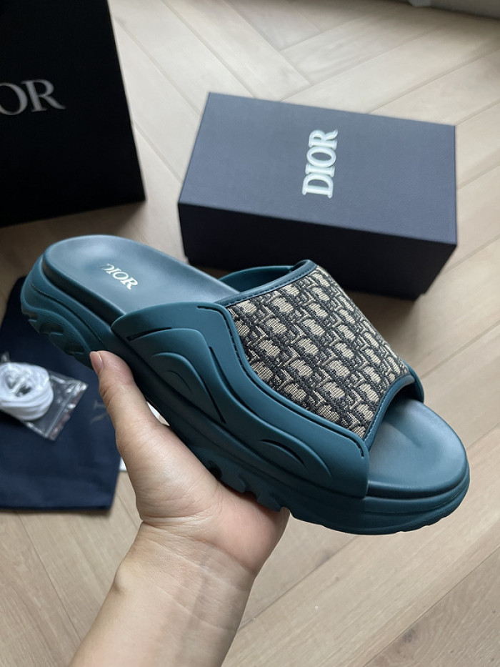 D10r sandal