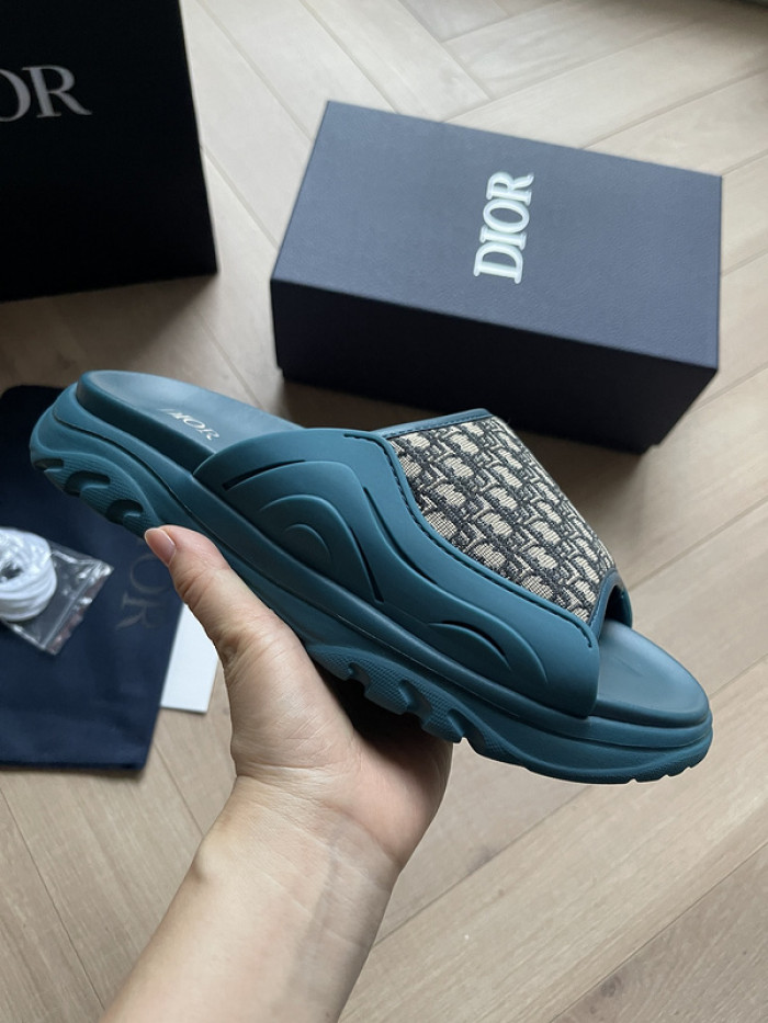 D10r sandal