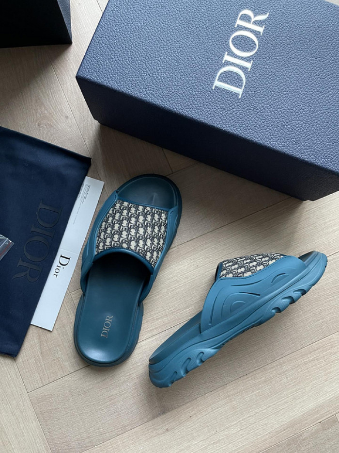 D10r sandal