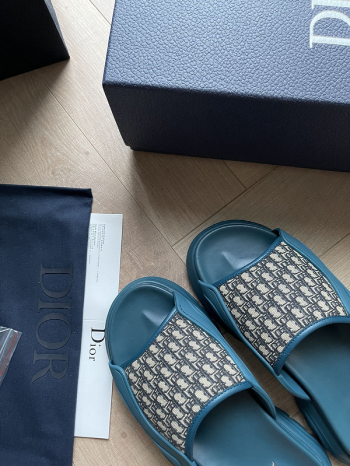 D10r sandal