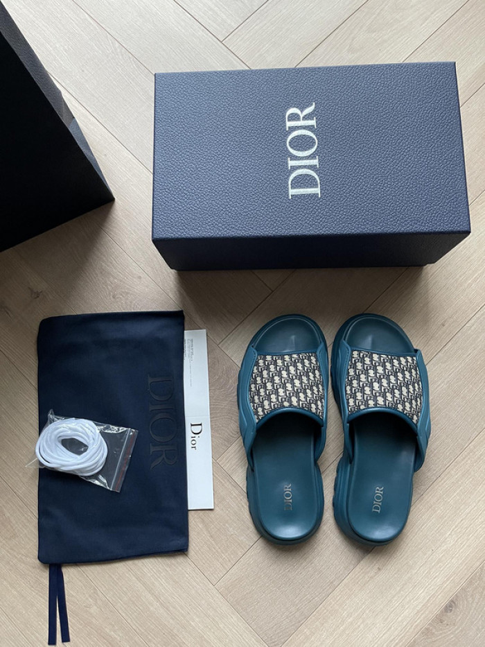 D10r sandal