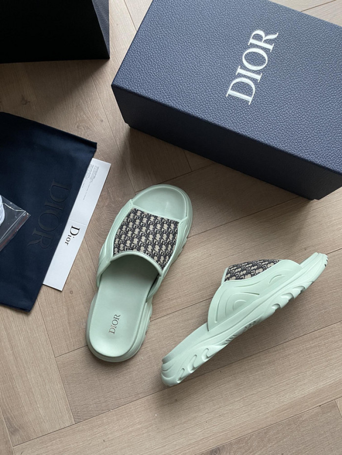 D10r sandal