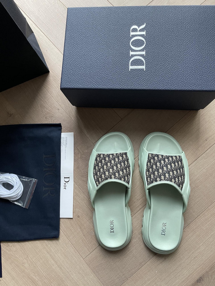 D10r sandal
