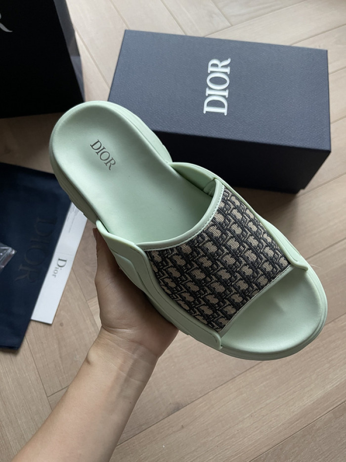D10r sandal