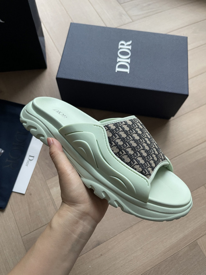 D10r sandal