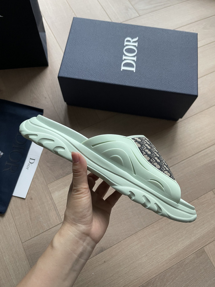 D10r sandal