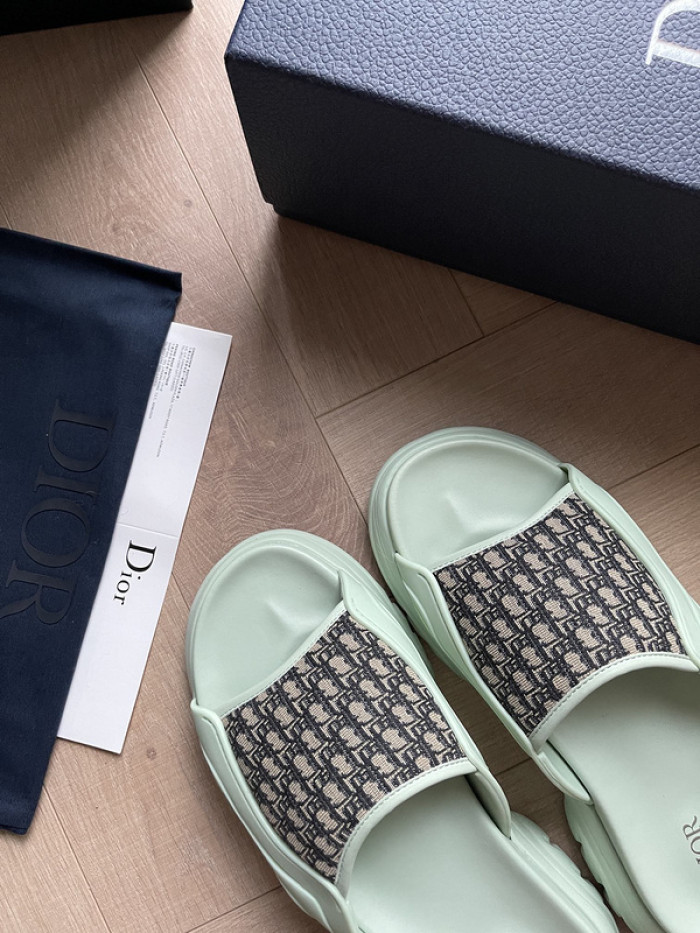 D10r sandal