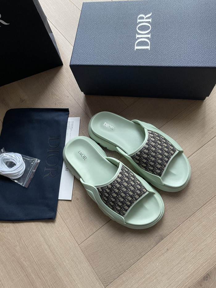 D10r sandal