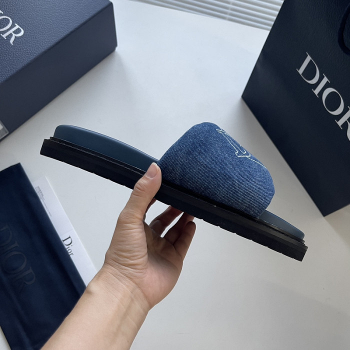D10r sandal