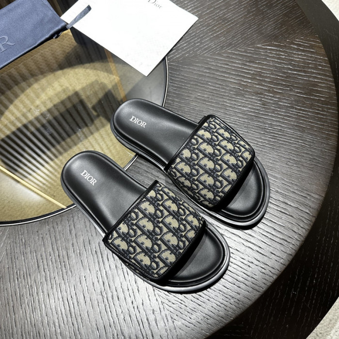 D10r sandal
