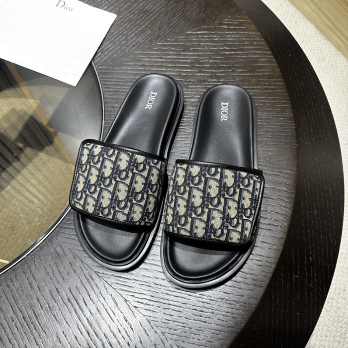 D10r sandal