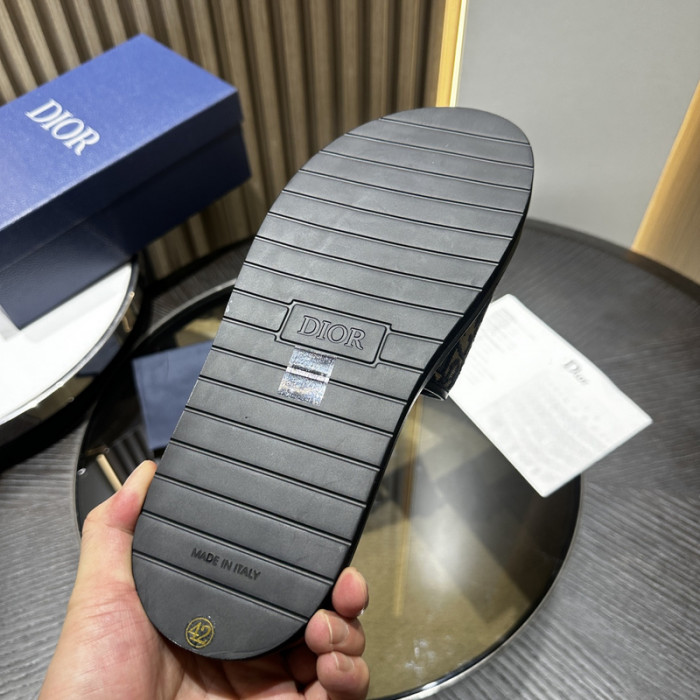 D10r sandal