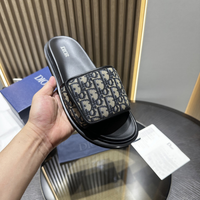 D10r sandal
