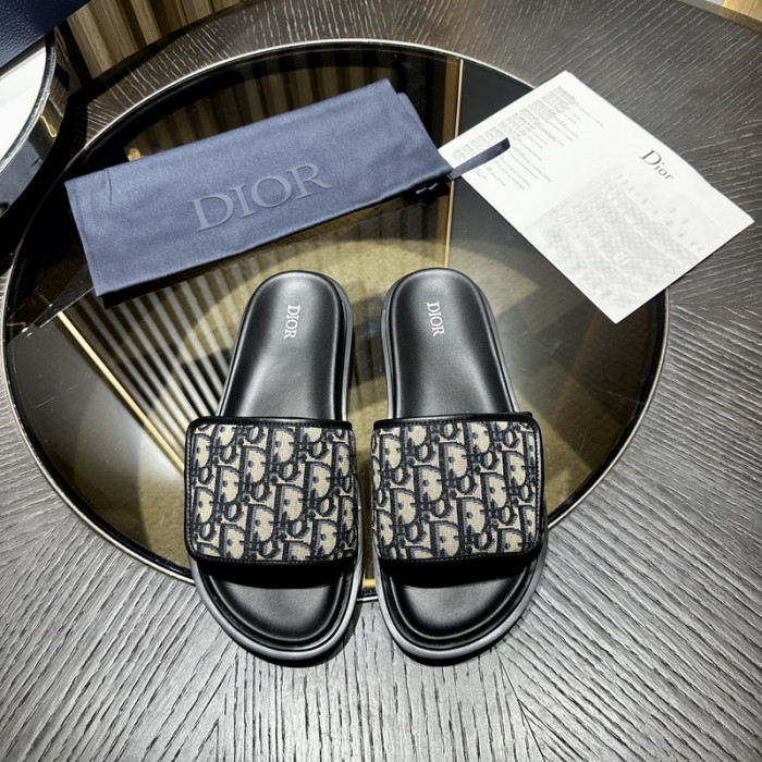 D10r sandal
