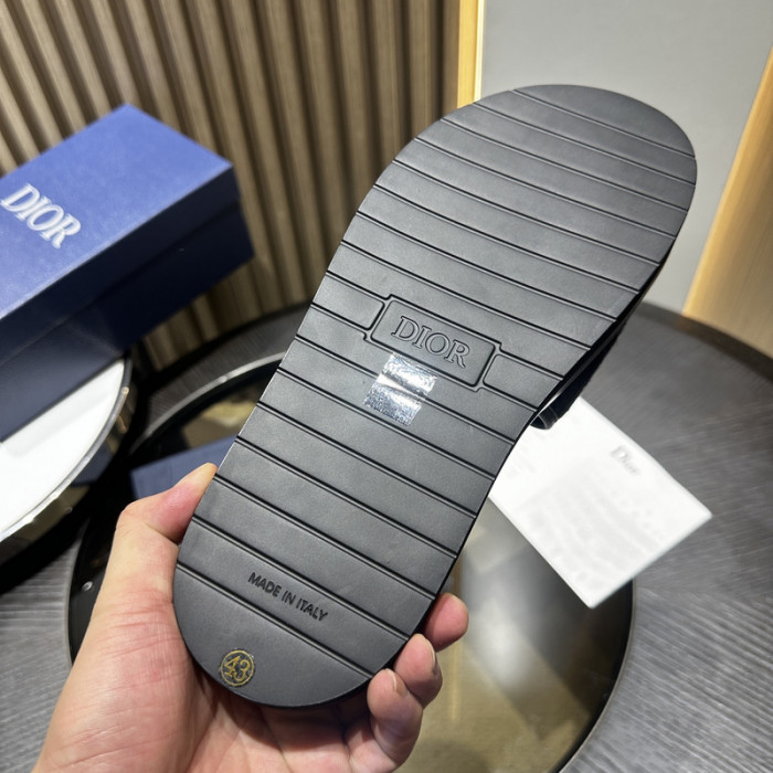 D10r sandal