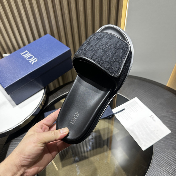 D10r sandal