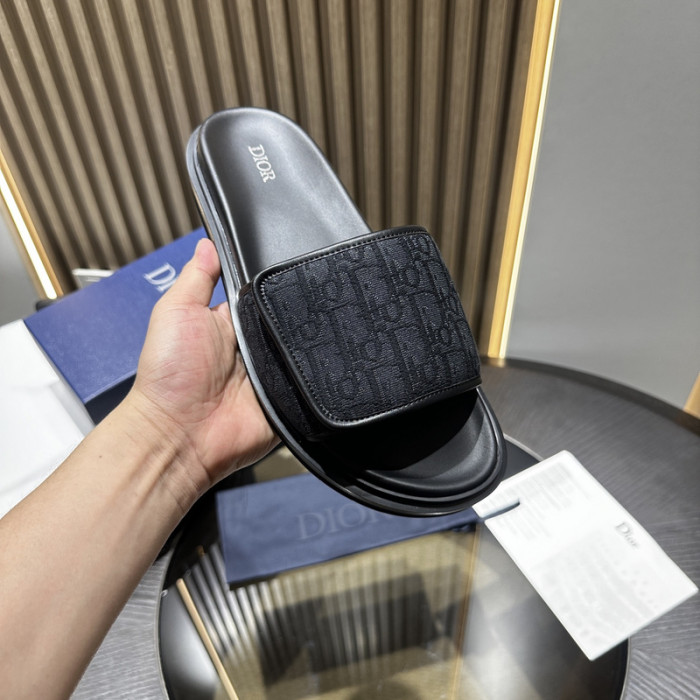 D10r sandal