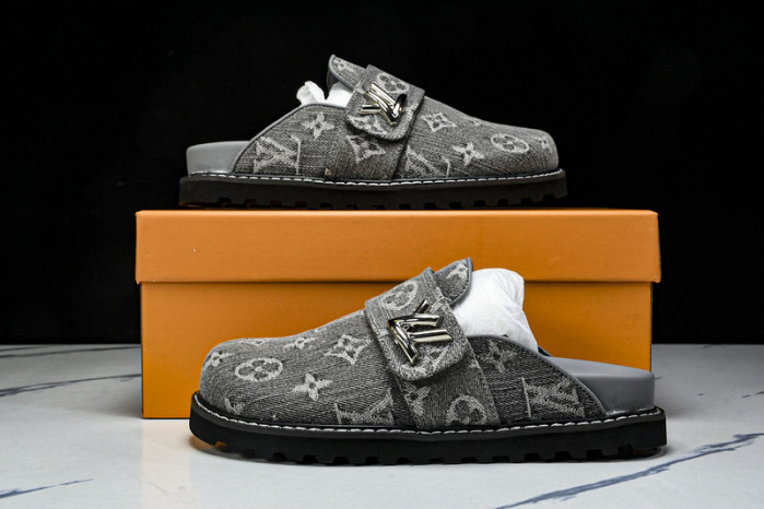LV SANDALS