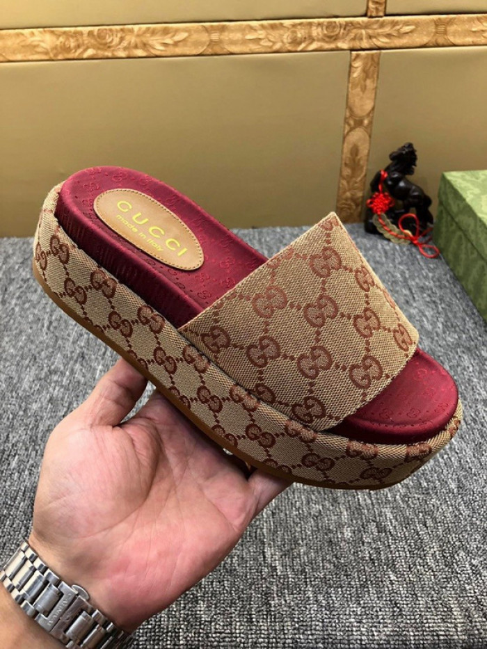 Gv*c sandals