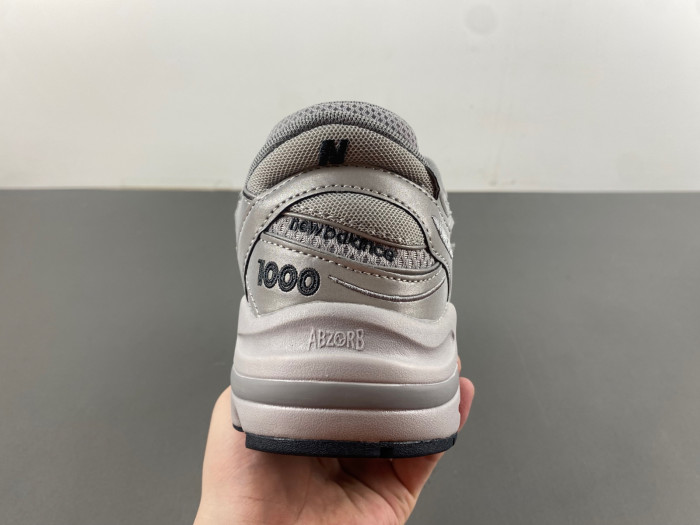 new Ba1an*e 1000 “angora/moonrock”