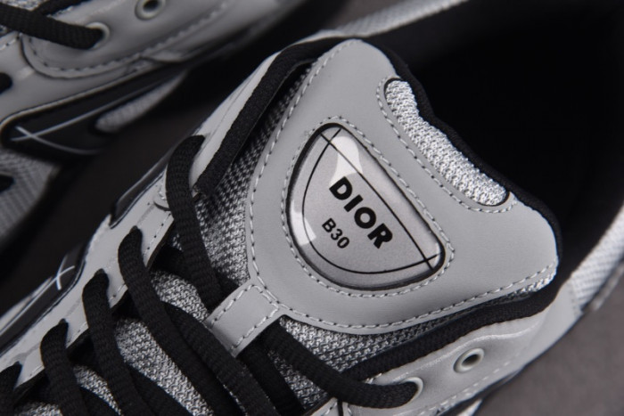D10r b30 sneaker