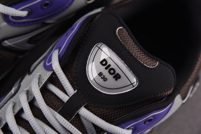D10r b30 sneaker