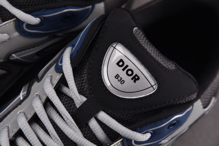 D10r b30 sneaker