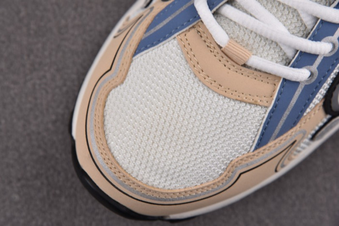 D10r b30 sneaker