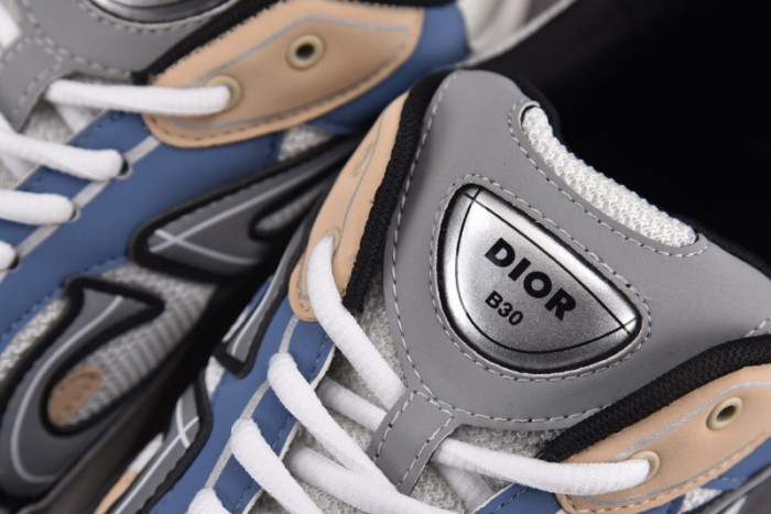 D10r b30 sneaker
