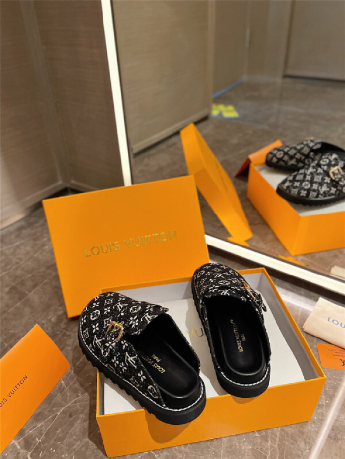 LV SANDALS