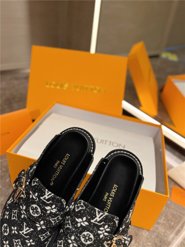 LV SANDALS