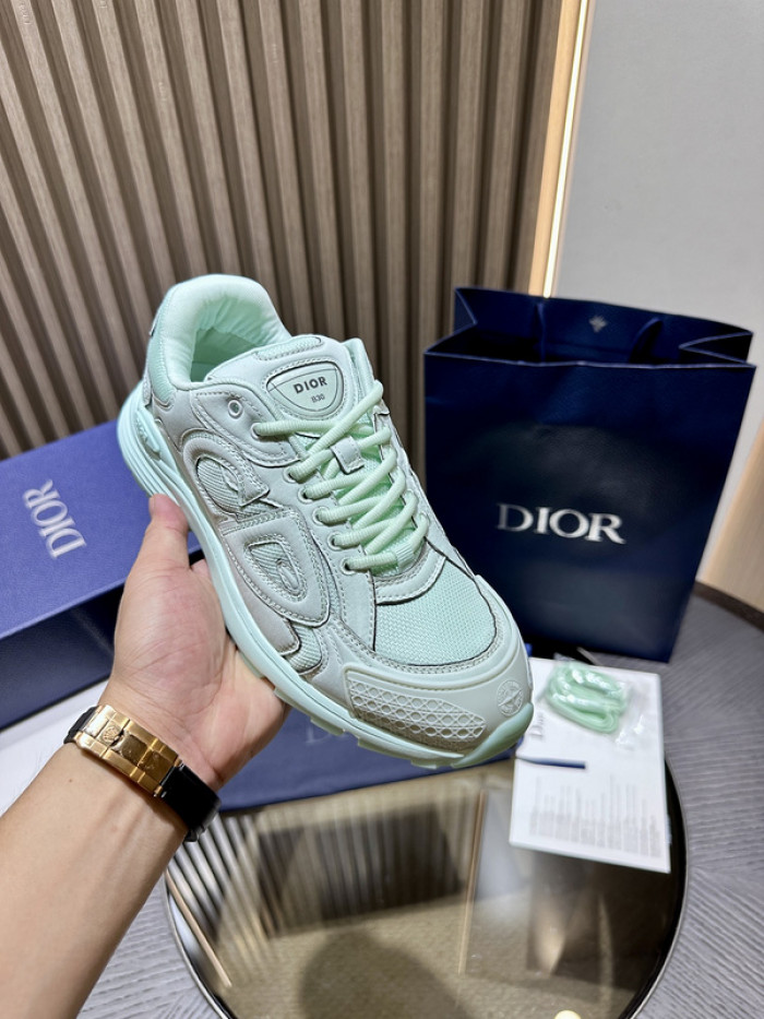 D10r b30 sneaker