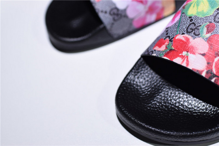 Gv*c sandals