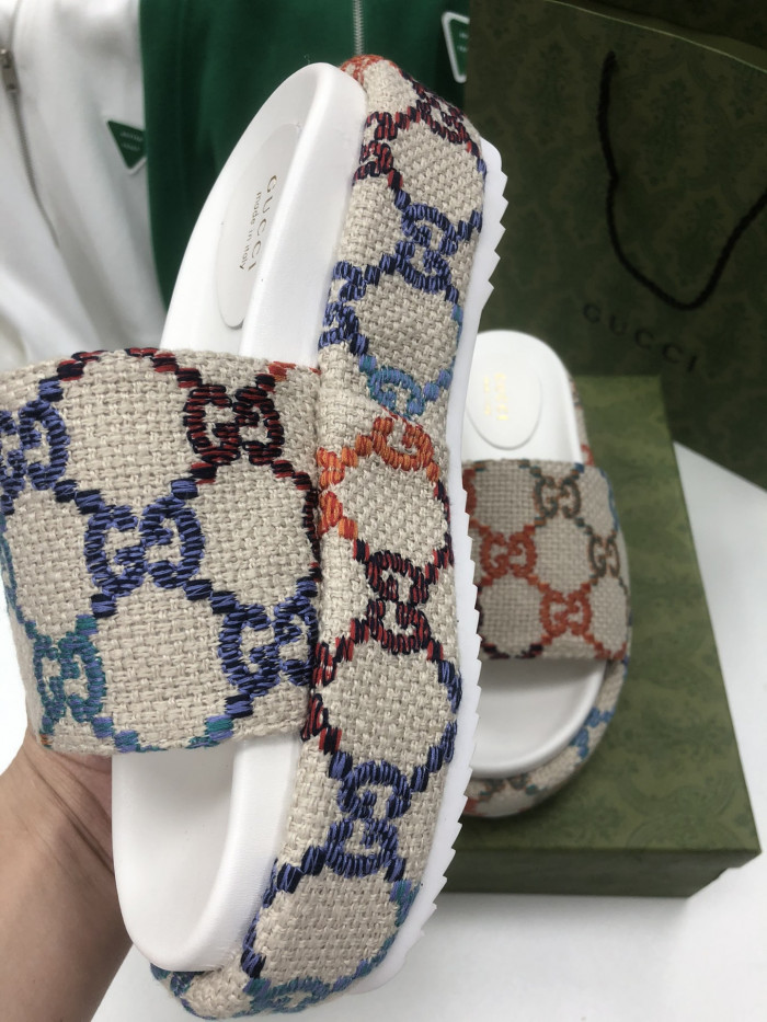 G*u*i sandals