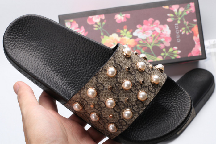 Gv*c sandals