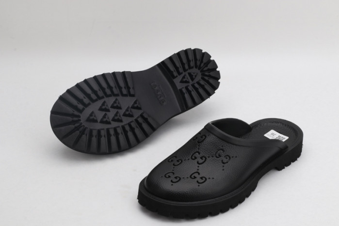 G*u*i sandals