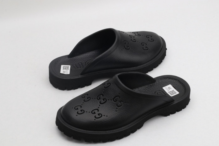 G*u*i sandals