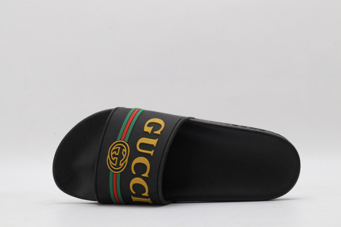 G*u*i sandals