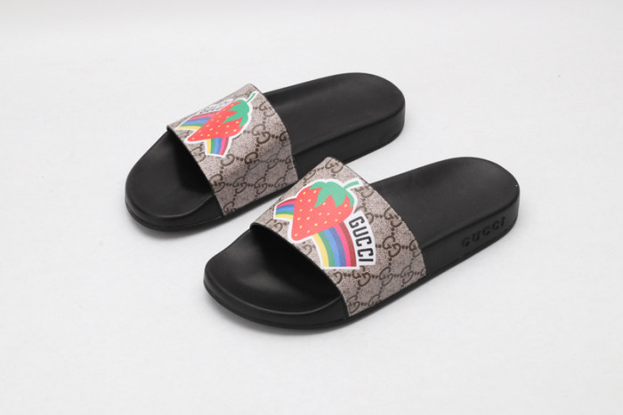 G*u*i sandals