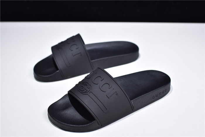 G*u*i sandals
